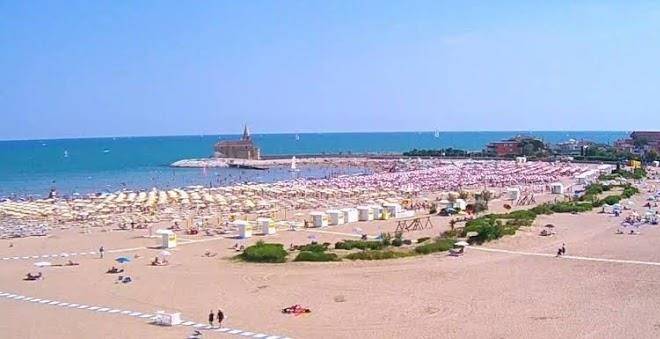 Gran Spiaggia Di Levante Image