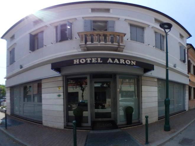 Hotel aaron