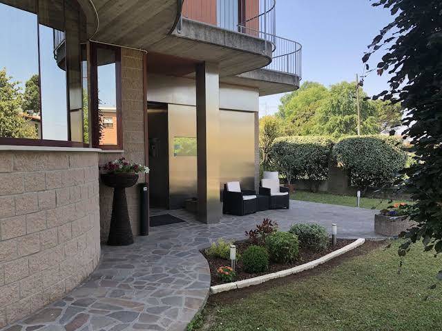 Hotel angi