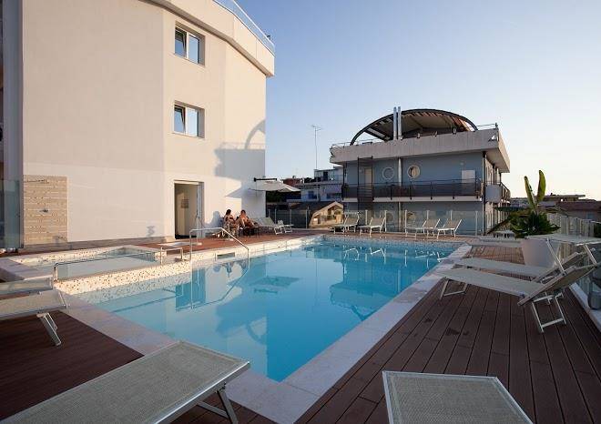 Hotel tropical snc