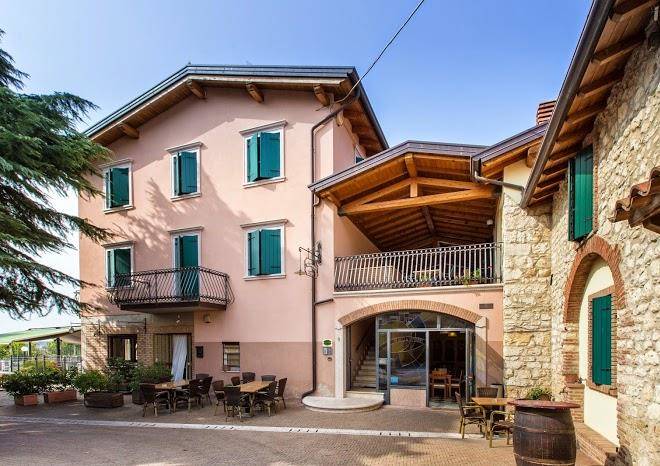 Albergo bed & wine