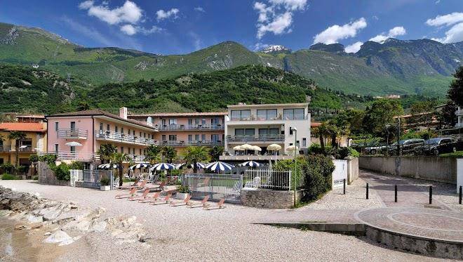 Castello lake front hotel & living suite
