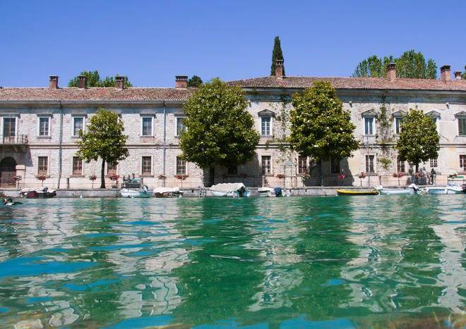 Le finestre sul borgo