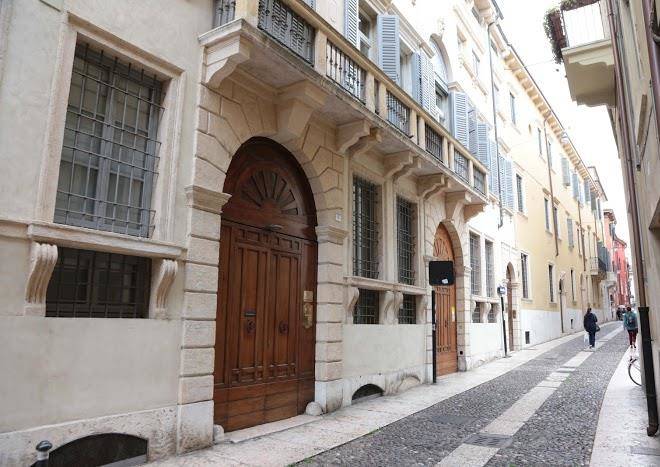 Palazzo camozzini b&b verona