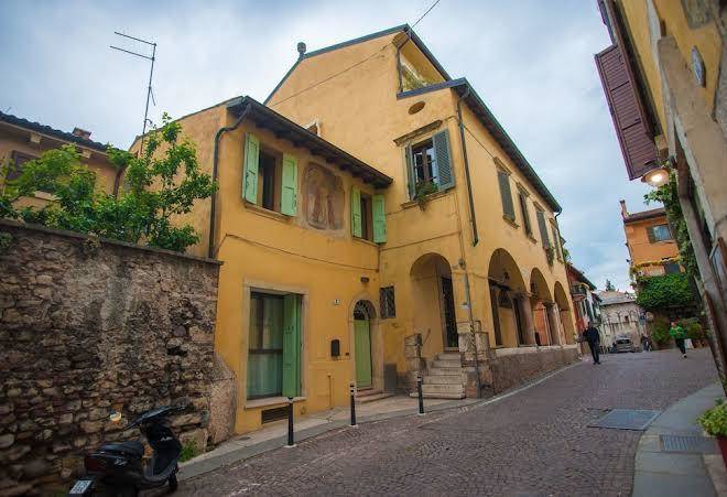 Palazzo ponte pietra