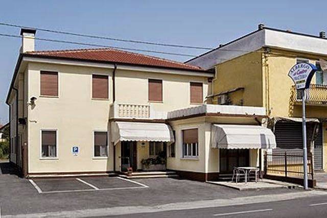 Albergo Trattoria Al Centro Image