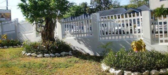 Pineapple Court Hotel Image