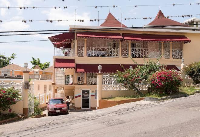 Gibb's Chateau Resort Image