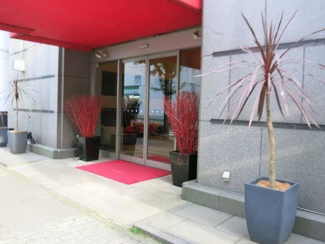 Hamilton hotel red
