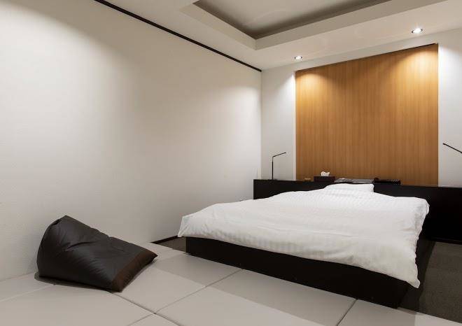 The manga hotel togo