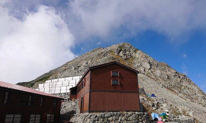 Hotakadake Sanso Hut Image