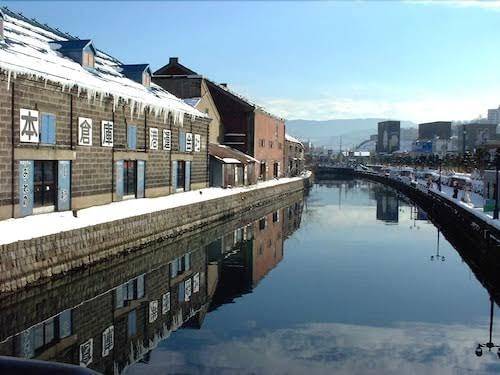 Emina backpackers