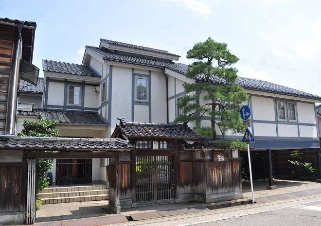 Camellia inn yukitsubaki