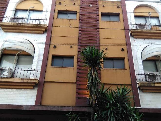 Hotel i s