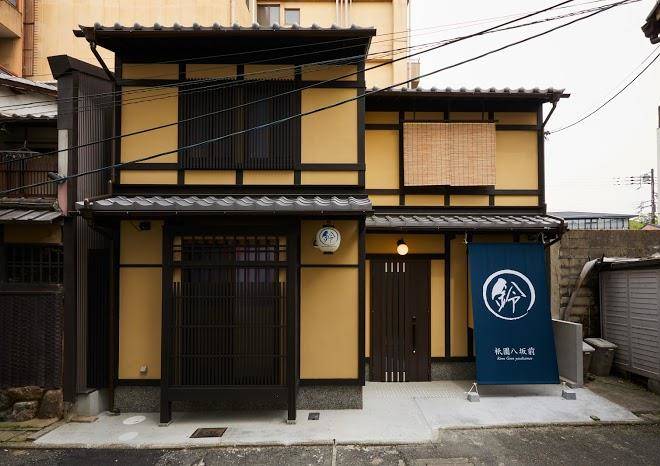 In front of suzu gion yasaka