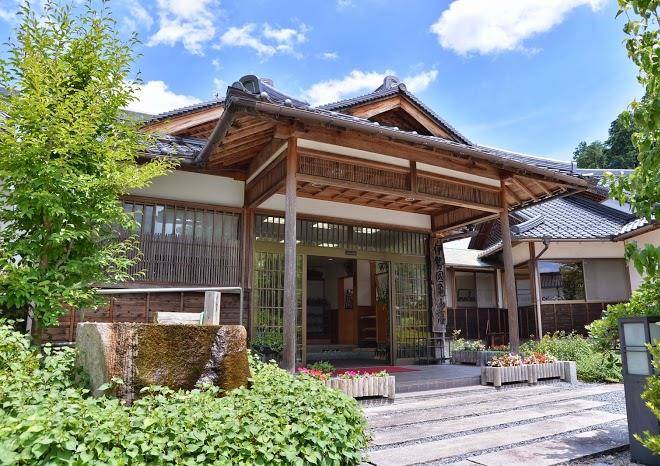 Nakatsui jinya