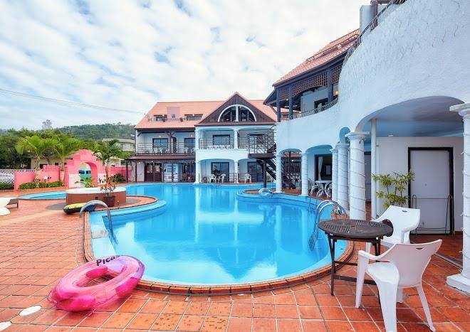 The pool resort okinawa