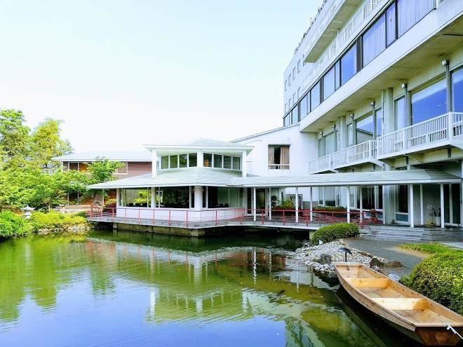 Hotel garden palace