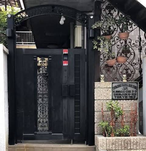 Centrally Located Deluxe Furnished 4 Image