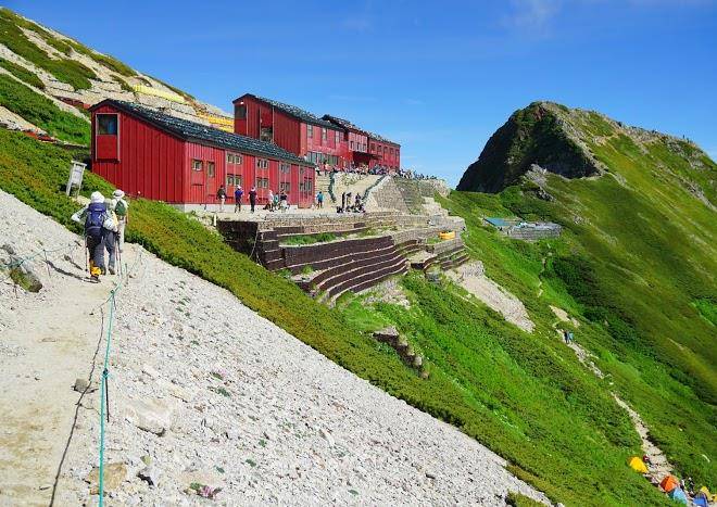 Karamatsudake Summit Hut Image