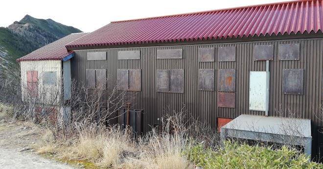 Tsumetaike hut