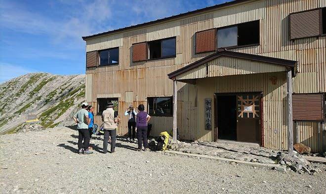 Tsurugigozen hut