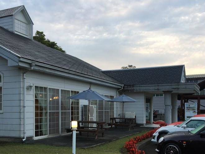 Petit hotel sun white