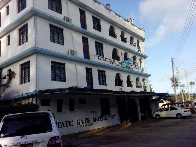 Estate gate hotel