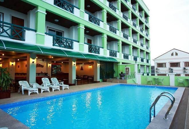 Vansana riverside hotel