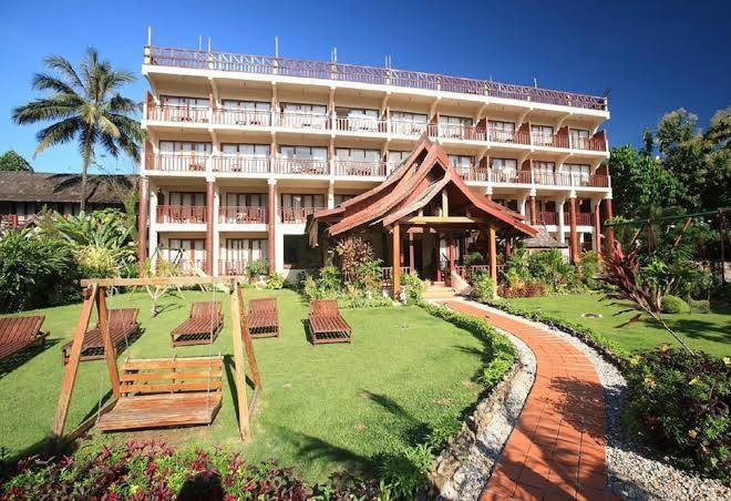The elephant crossing hotel