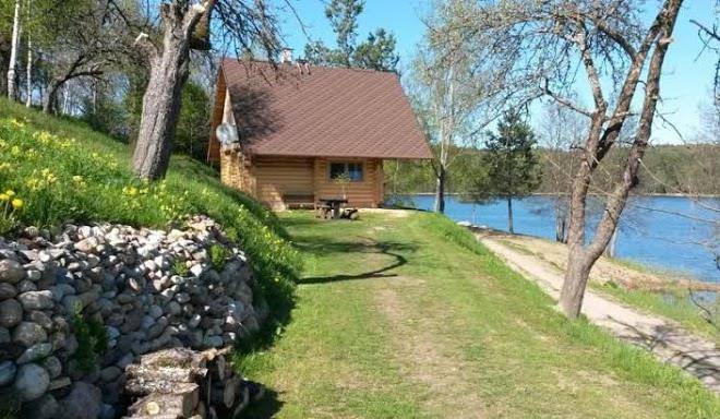 Ezerkalni brivdienu maja pirts