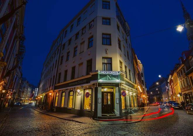 Hotel radi un draugi