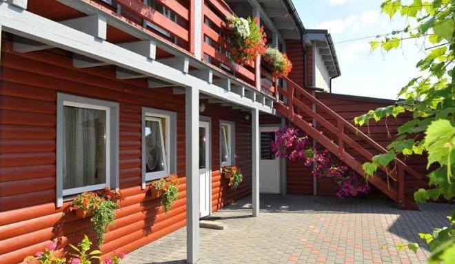 Zalie Abolisi Viesu Nams Image