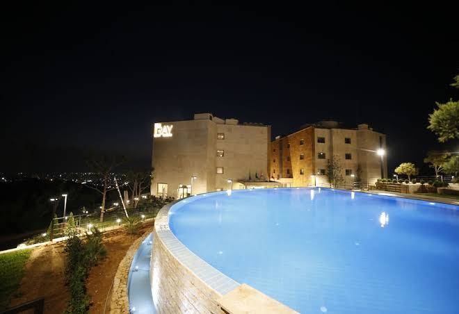 The ray hotel & studios