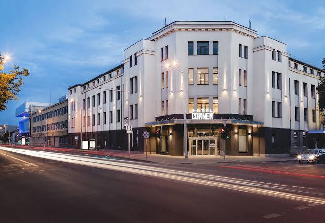 Corner hotel