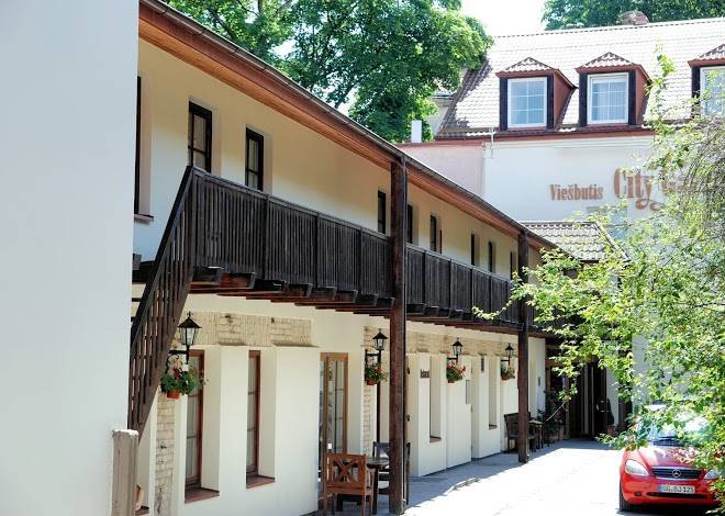 City gate hotel