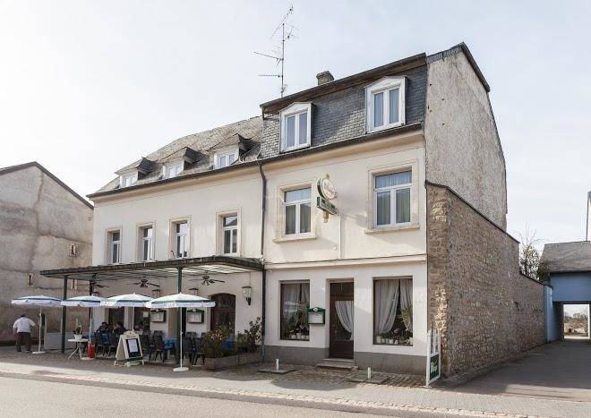 Hotel restaurant famille defive