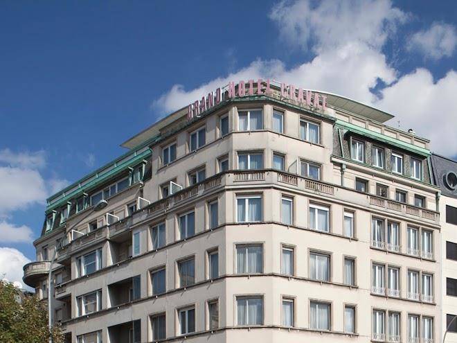 Grand Hotel Cravat Image