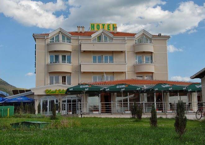 Hotel salida entrance from thessaloniki