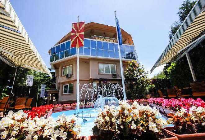 Hotel aristocrat & fish restaurant