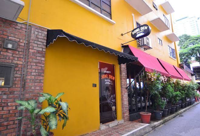 Don's den hotel