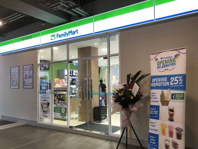 Familymart Waterfront Desa Park City Image