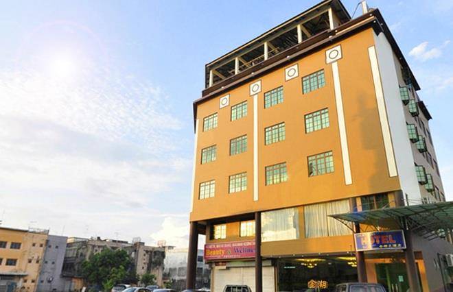 Golden lake hotel