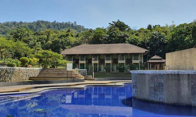 Pusat rekreasi air panas ulu legong