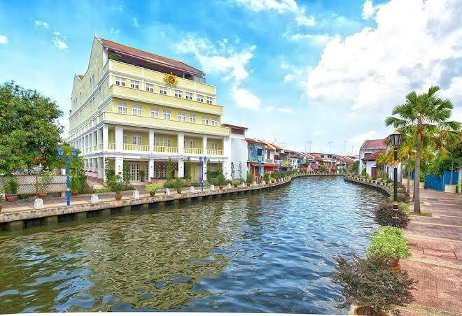 River cruise hotel