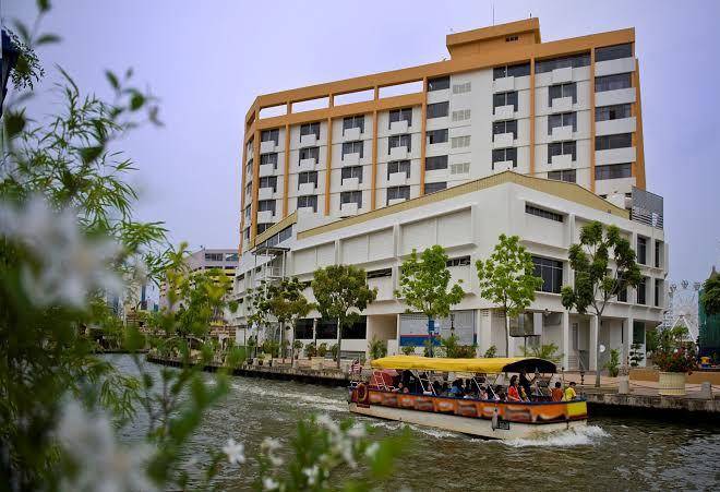 Tun fatimah riverside hotel