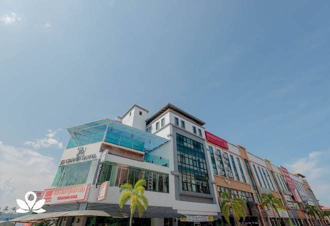 Js grand hotel