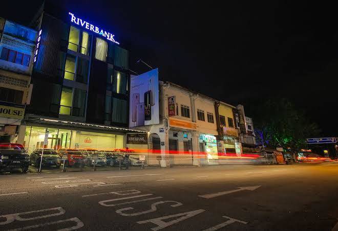 The riverbank hotel & spa