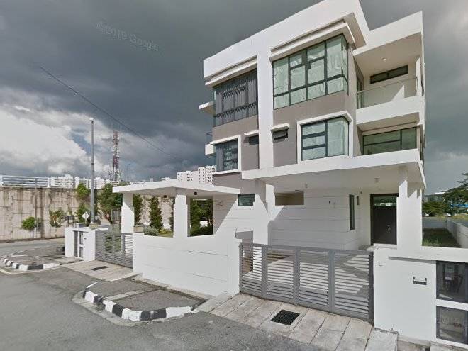 R residence penang