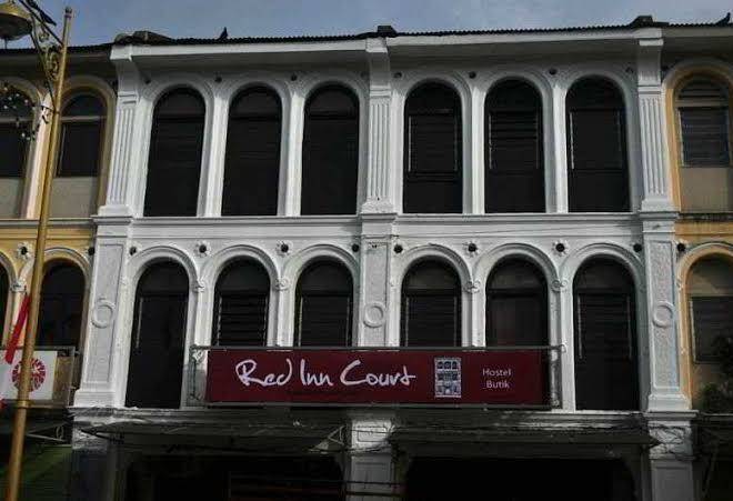 Red inn court